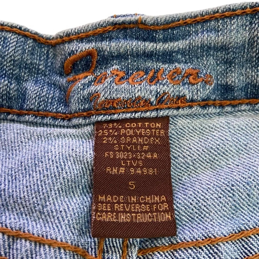 Forever 21 Light Wash Jean Bermuda Shorts Size 5